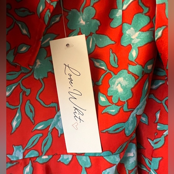 NWT Love, Whit by Whitney Port Red Floral Crop Top Women's Size Small (17” P2P) - Picture 11 of 11